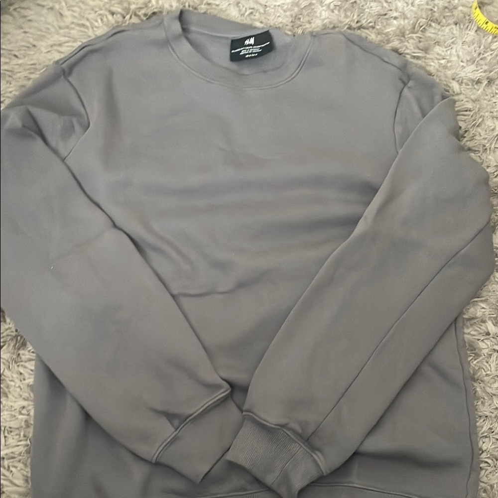 H&M Gray Crew Neck Sweater